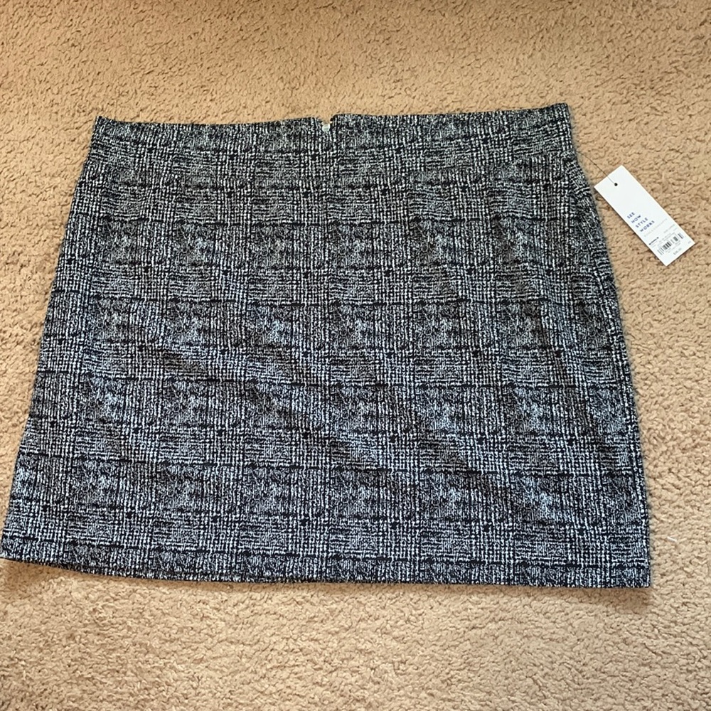 New with Tags Apt 9 black and white skirt